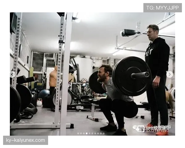 康纳训练完直接刷掉六位数买表，这人花钱跟撕纸似的