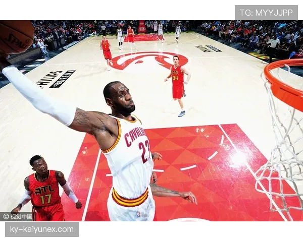 扎克拉文今天又开始了？生活完全不像他在场上的样子啊！